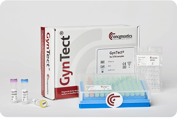 Eine Produktpackung GynTect - dem Test auf Gebärmutterhalskrebs. Seine Komponenten sind vor der Schachtel trapiert.